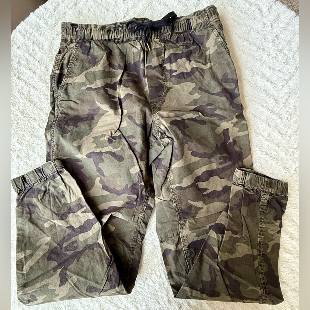 American Eagle Outfitters Men's Camo Cargo Joggers - Olive/Tan